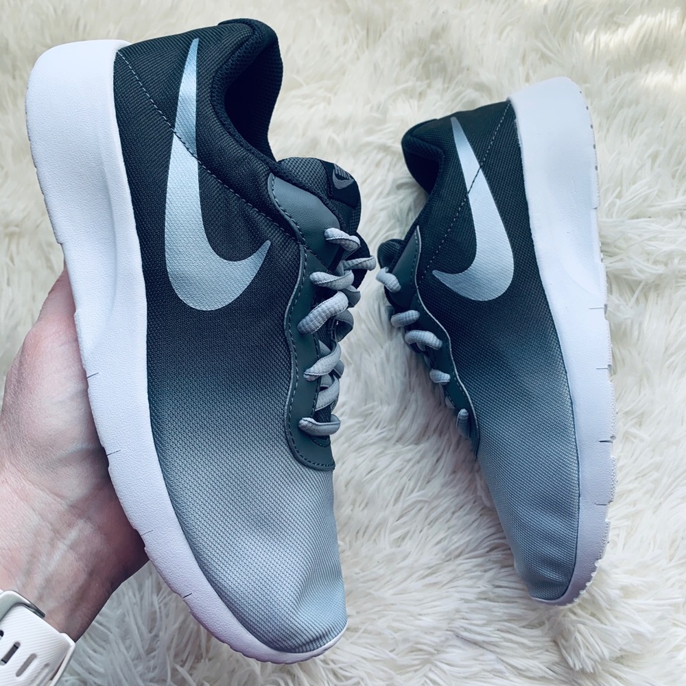 Nike Tanjun